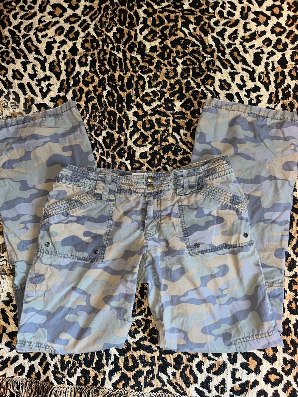 2000s Old Navy low waisted Camouflage Cargo Pants